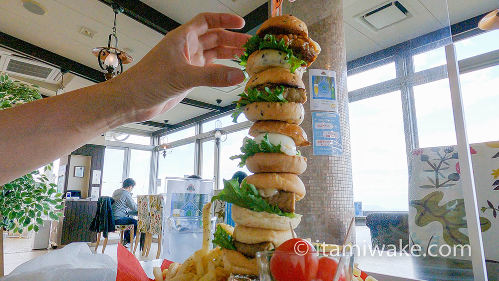 五老スカイタワーのカフェで1日5食限定の名物GOROバーガーを食べる！