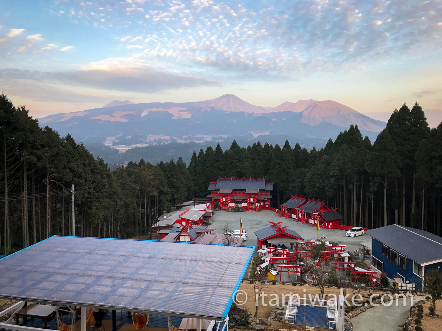 阿蘇山と宝来宝来神社