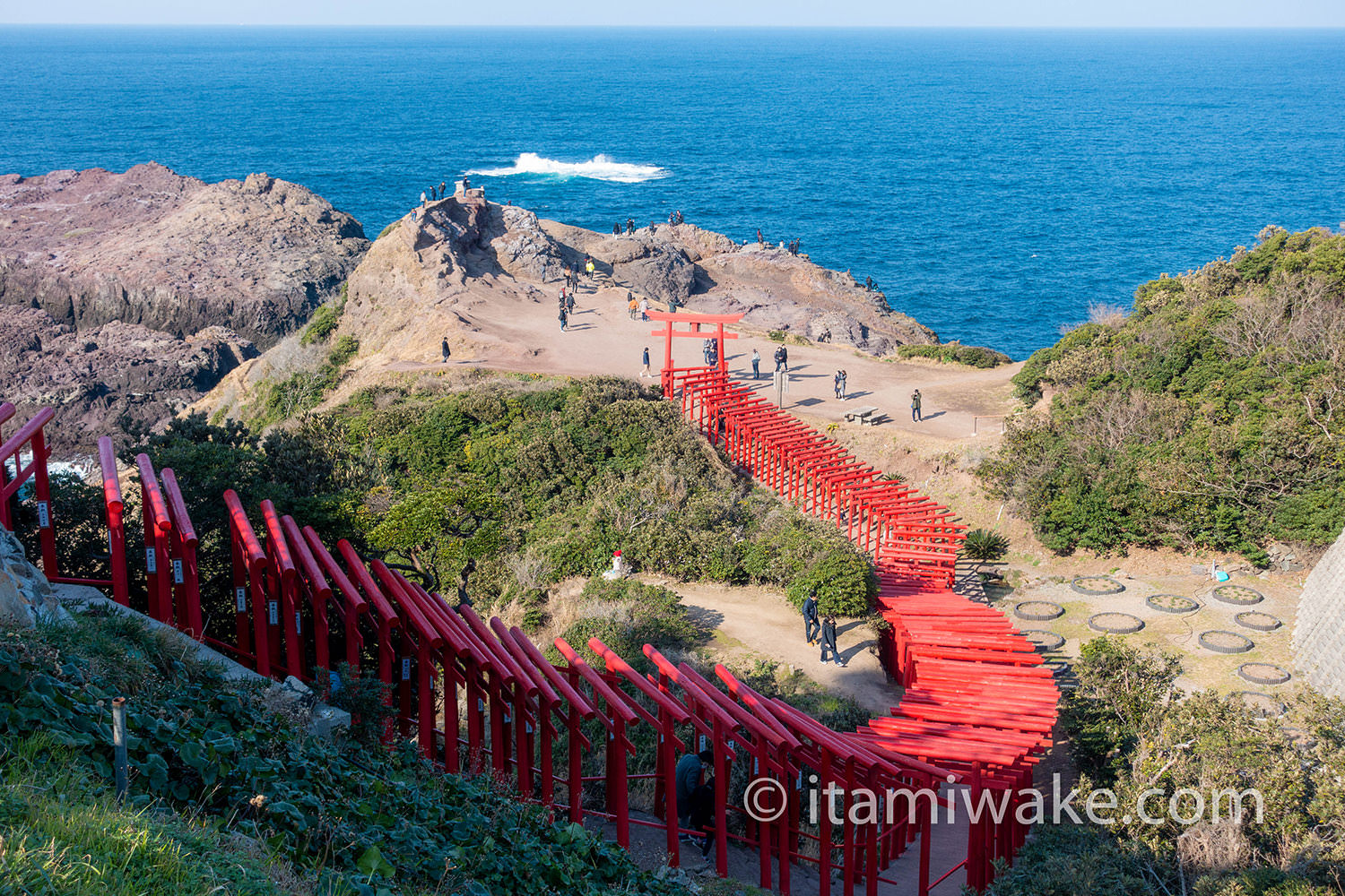 元乃隅神社（元乃隅稲成神社）へ！123基の鳥居を抜けると崖と海！「日本の最も美しい場所31選」は伊達じゃない