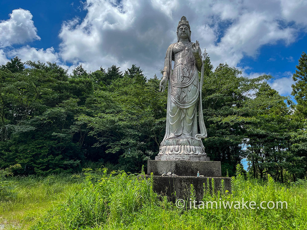 超有名彫刻家「西望」作の大観音が福岡の山奥に放置されてる？