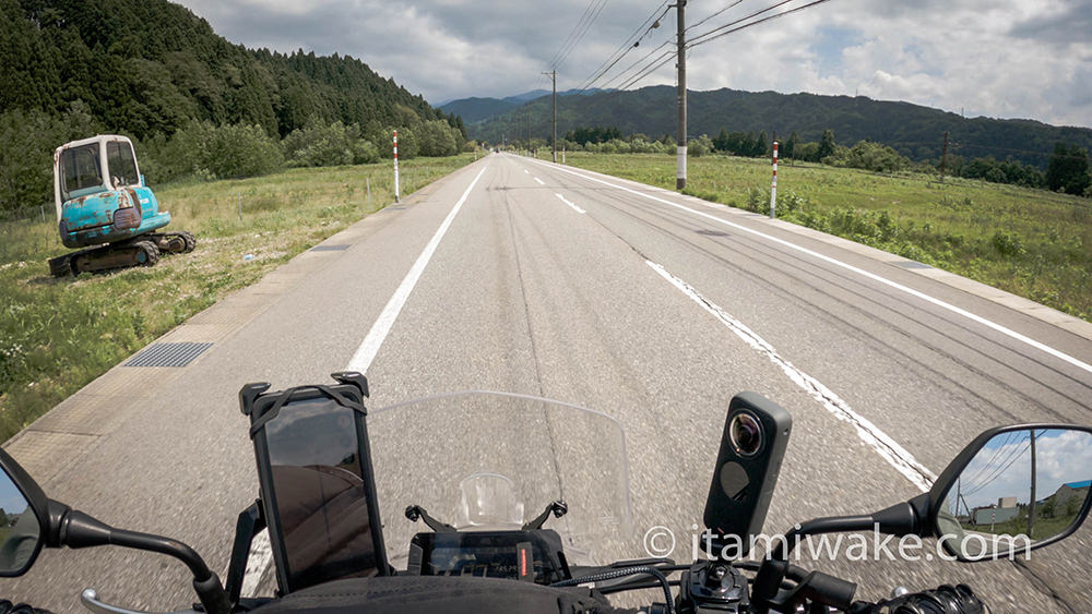 富山の道をバイクで走るぜ