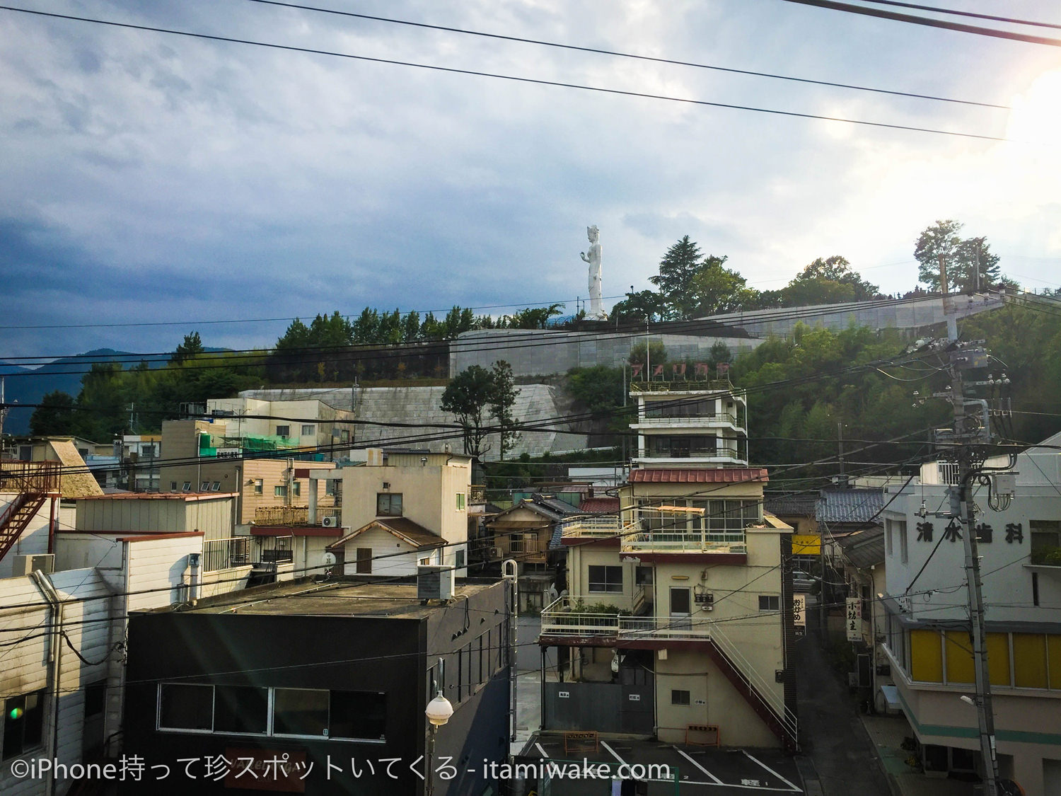 韮崎駅から見る観音像