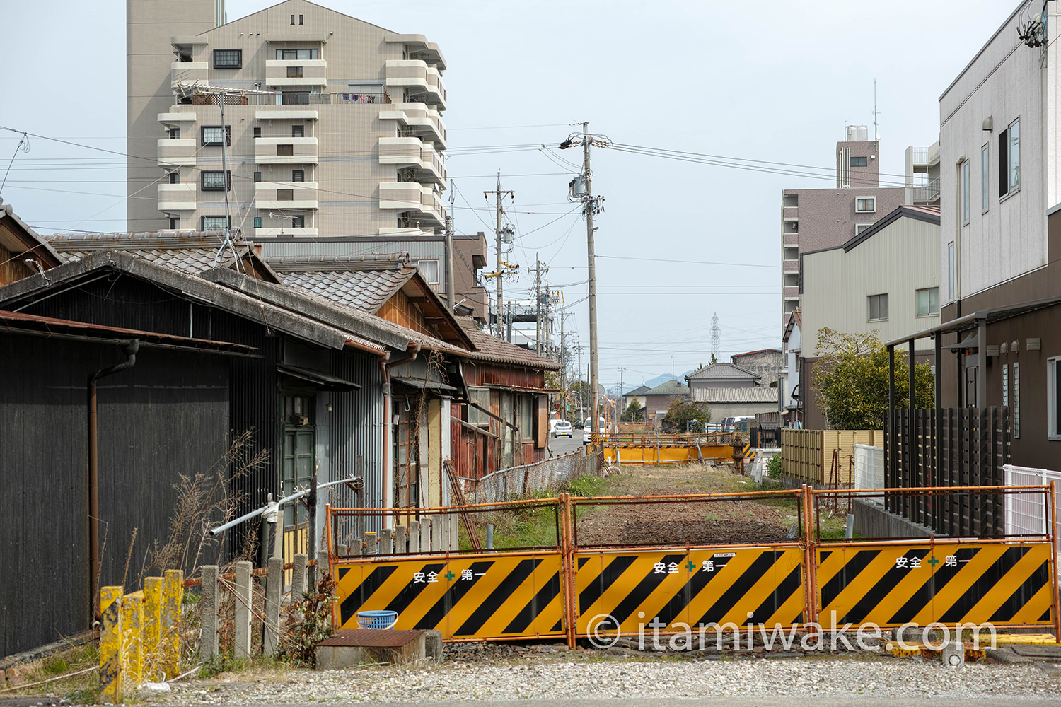 住宅地に潜むトラ柵