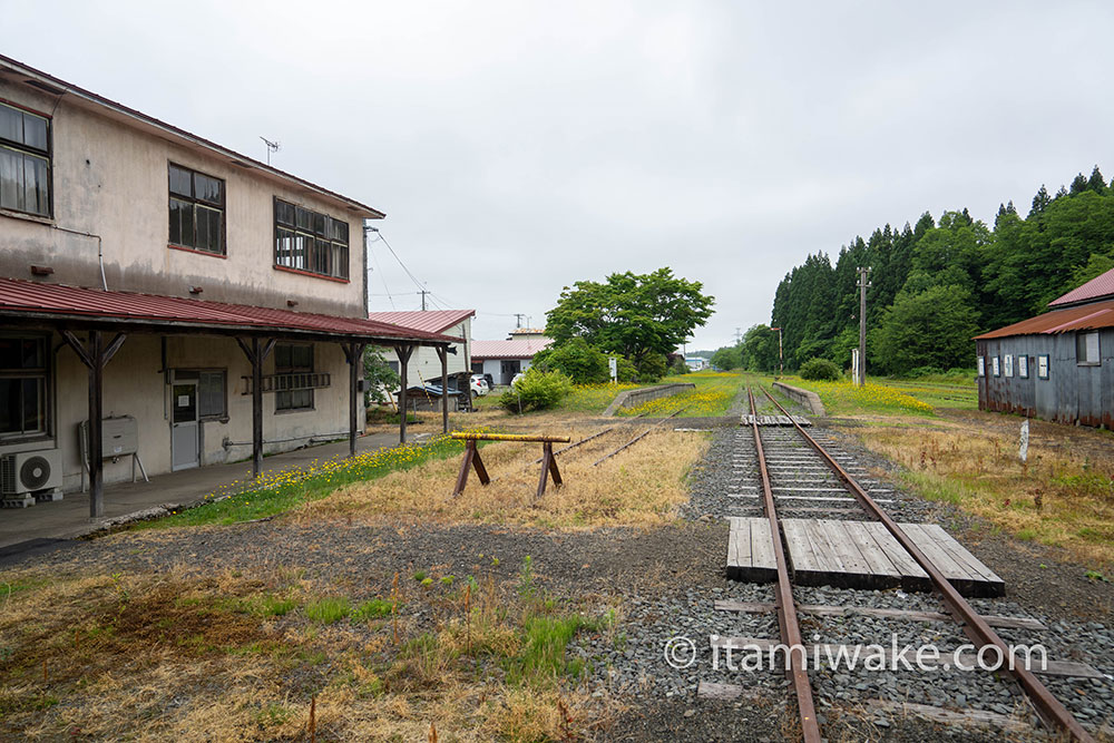 本社裏のプラットフォーム