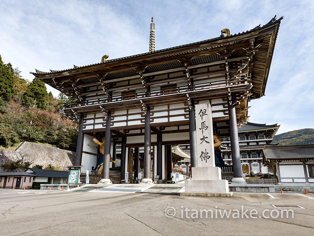 立派な山門