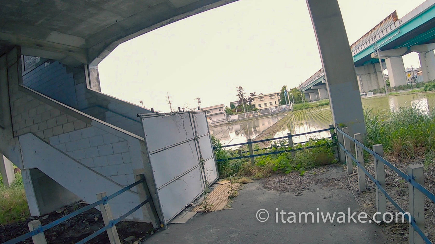 弥富口駅の階段