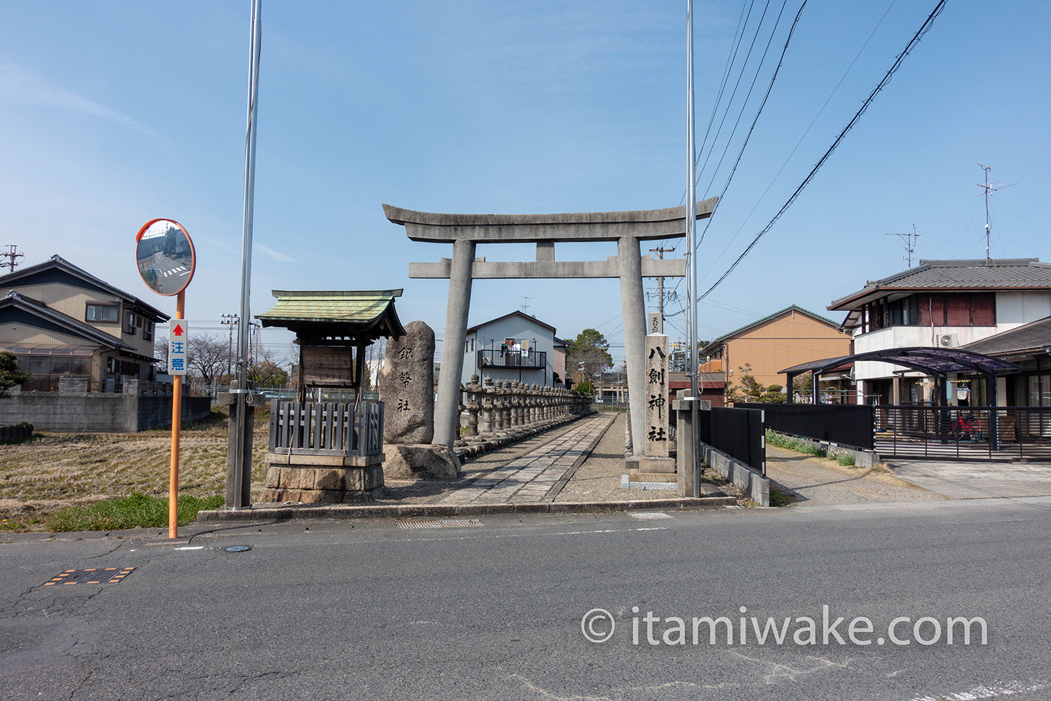 八剣神社東側の入り口