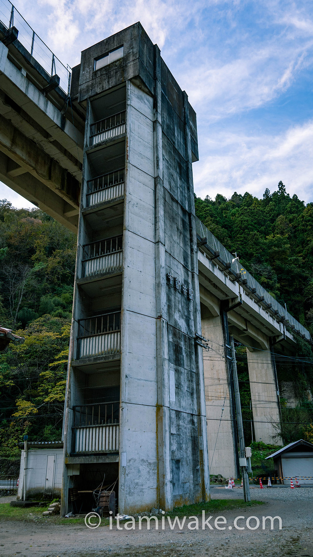 立派だが遊びは一切なし