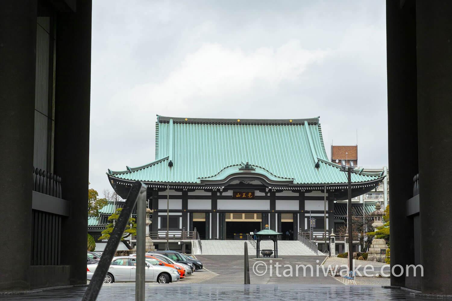 山門から日泰寺本堂