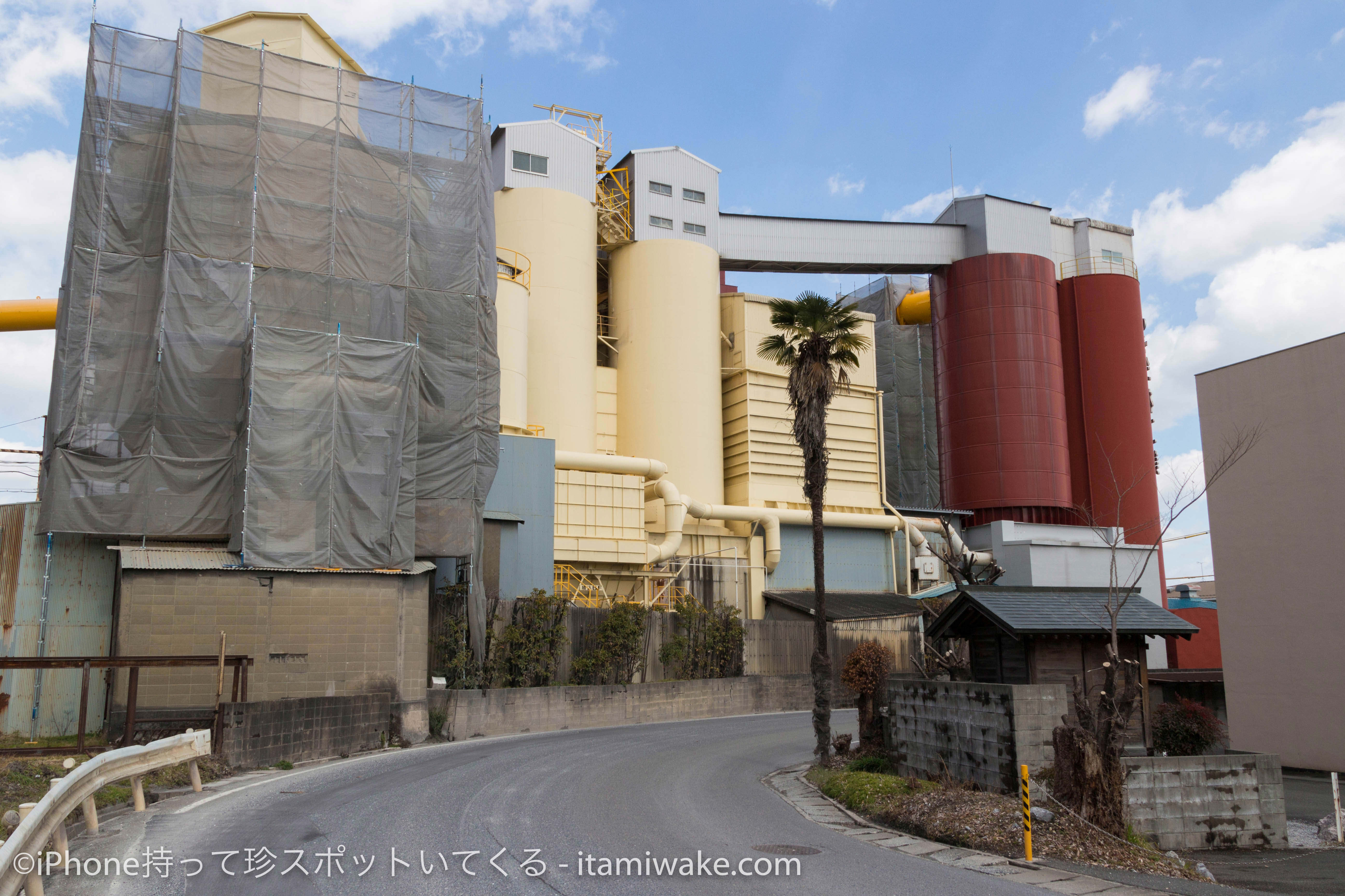 大きなタンクの工場