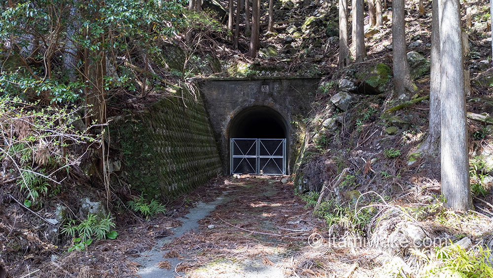 深谷隧道全景