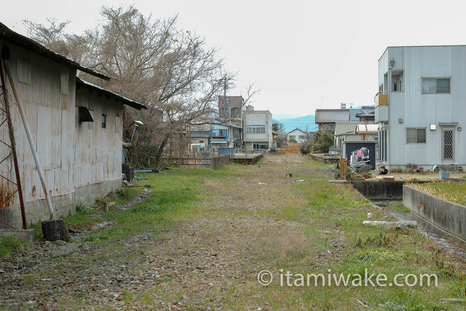 廃線跡の空き地