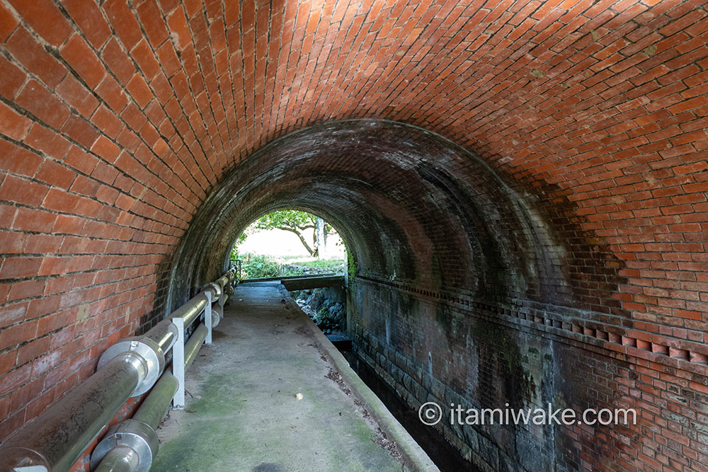 市場川橋梁内部