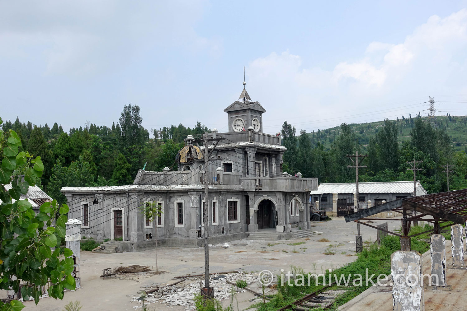 駅舎の廃墟