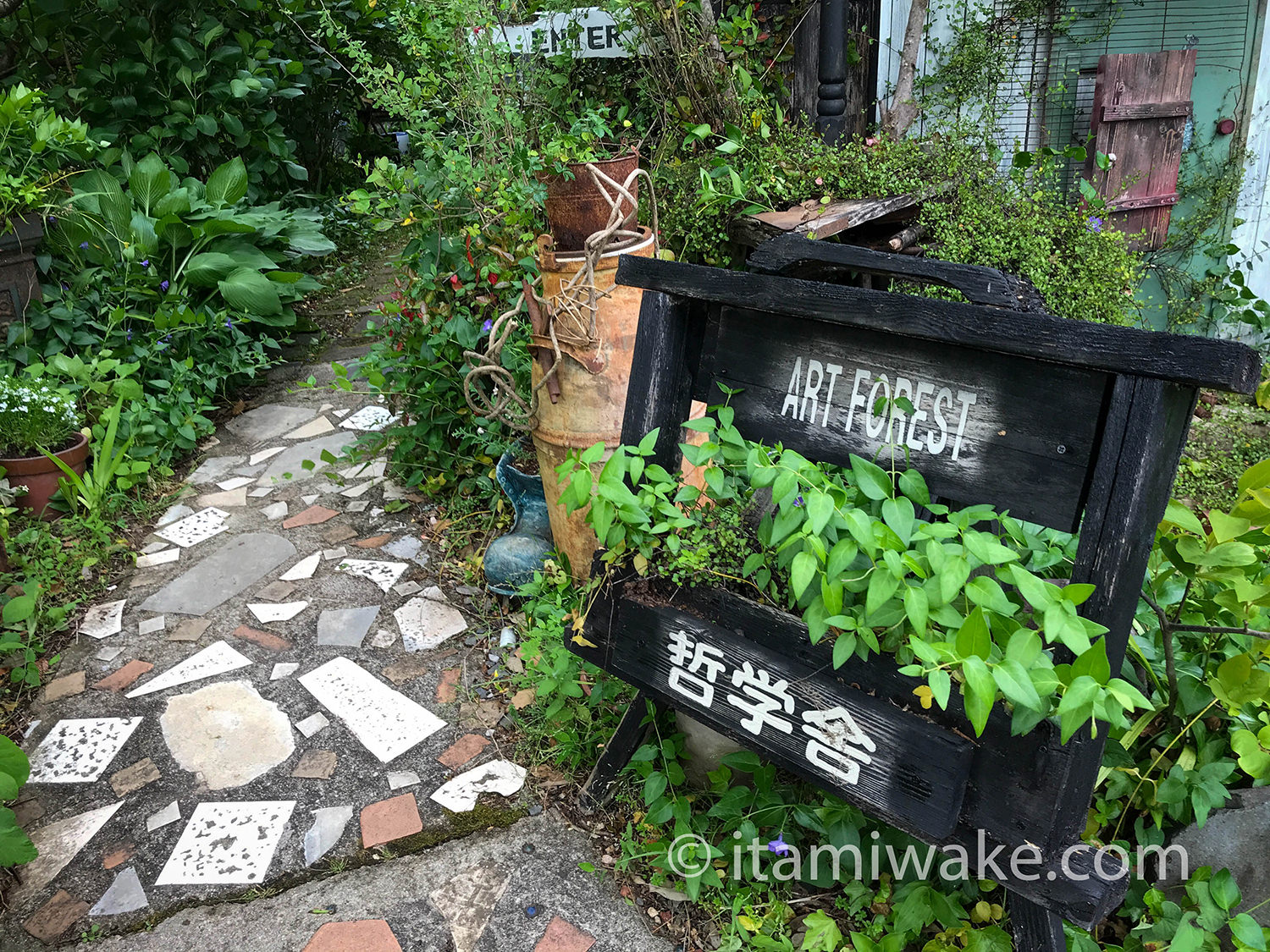 哲学舎という名の美術館入り口