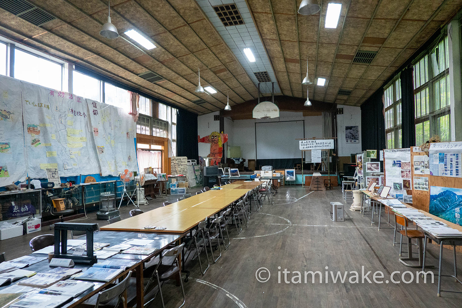 木沢小学校の体育館