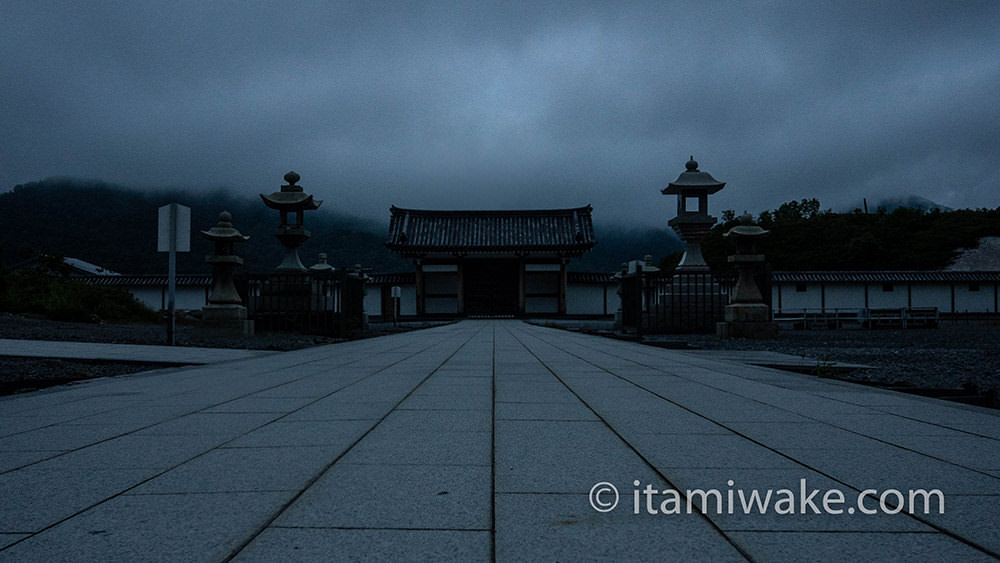 早朝恐山の参道