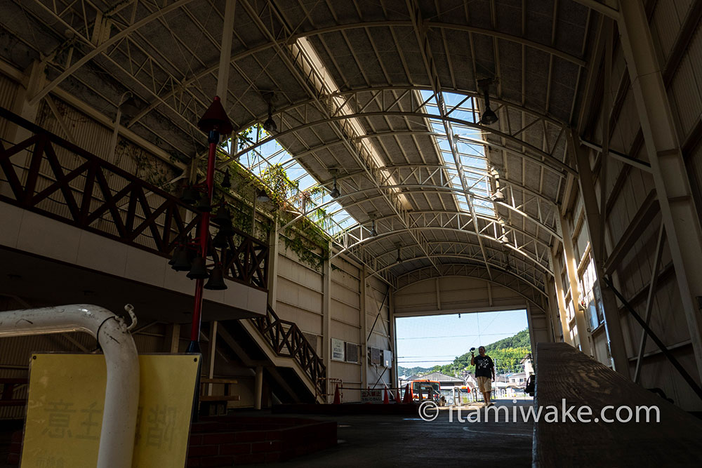 再び児島駅内部