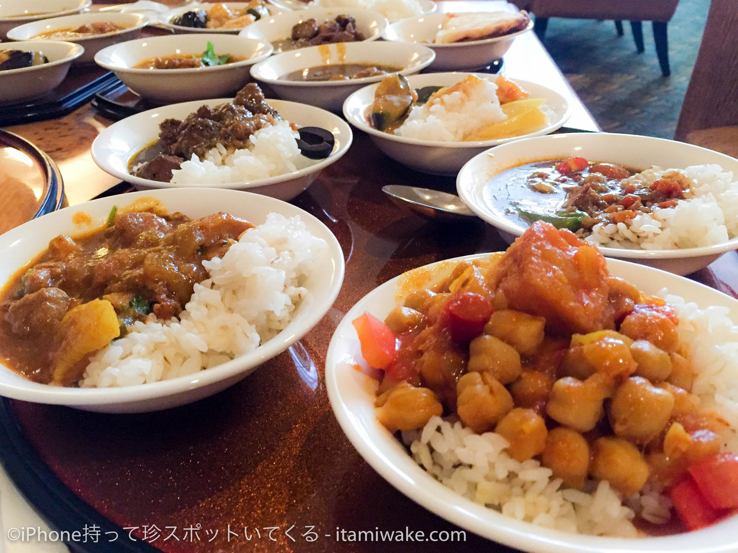 小皿に盛られたカレー