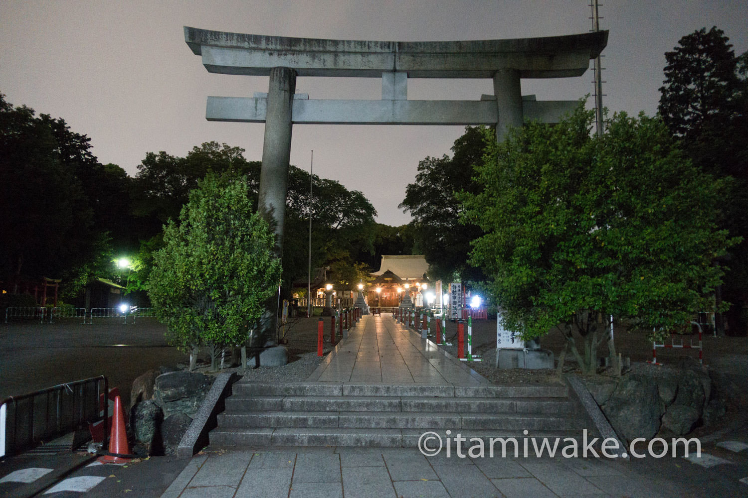 夜の城山八幡宮