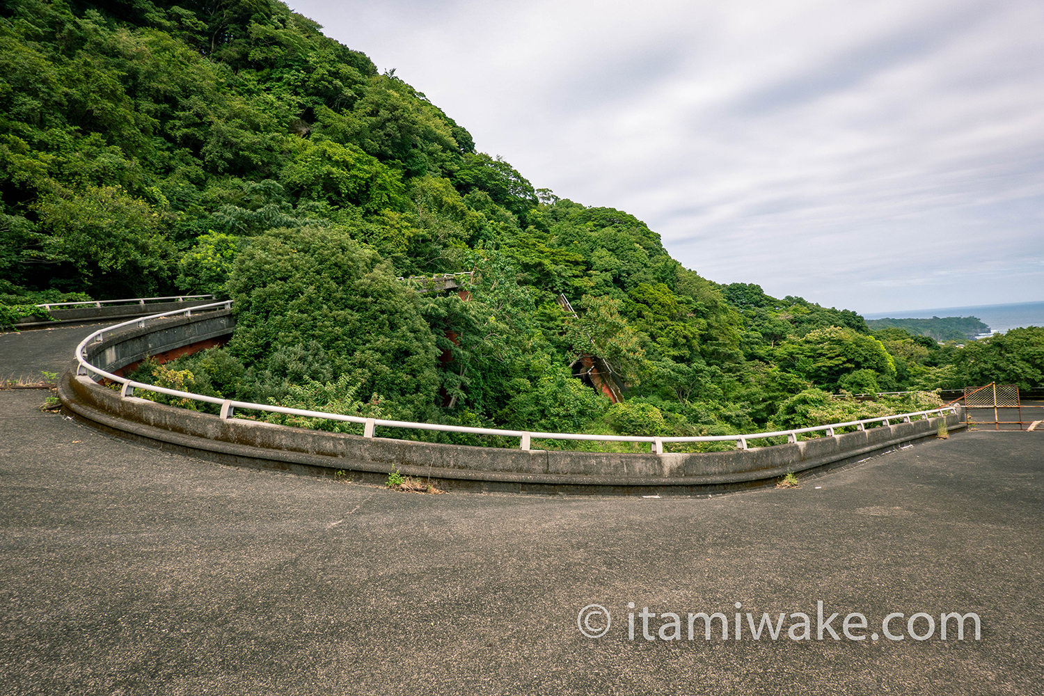 いびつなループ橋