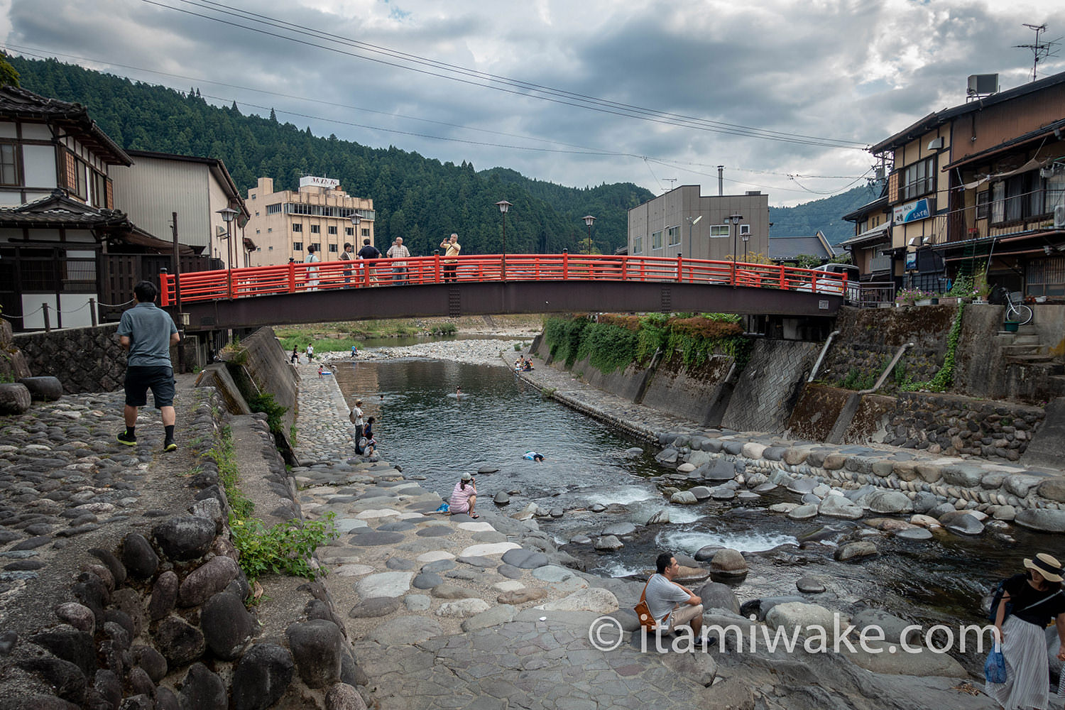 川と太鼓橋