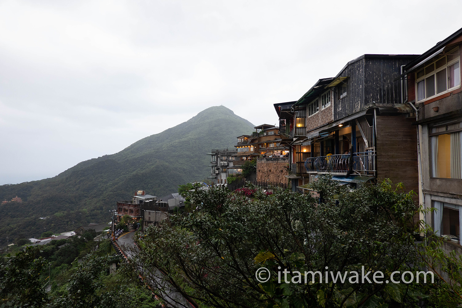 九份の外観と山