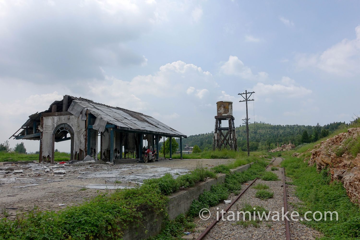 廃墟となった駅