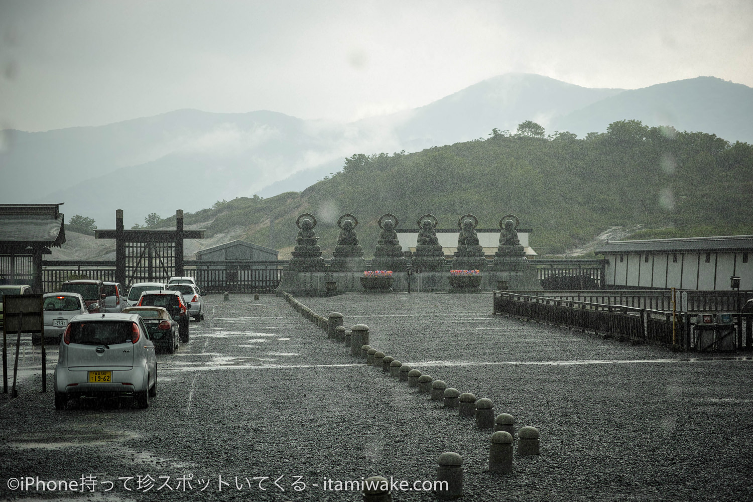 土砂降りの六地蔵