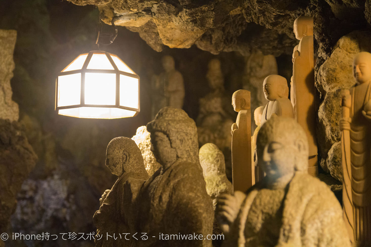 幻想的な仏像たち