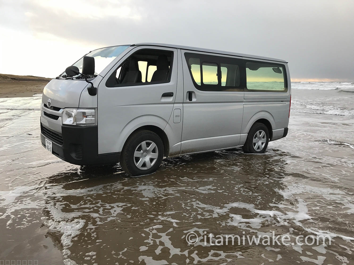 浜辺のレンタカー